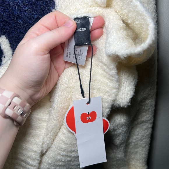 Cider Cream Sweater with Black Cat - Picture 3 of 4